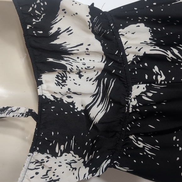 Forever 21 Elegant Black and Cream Women's Midi Dress Size Small - Picture 5 of 11